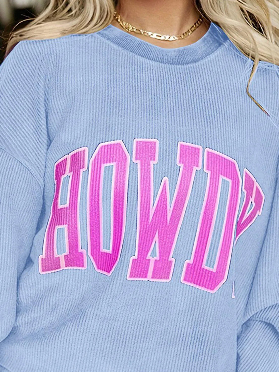 Full-Size HOWDY Graphic Sweatshirt – Cozy & Playful Style, [Evelyns Fashion]